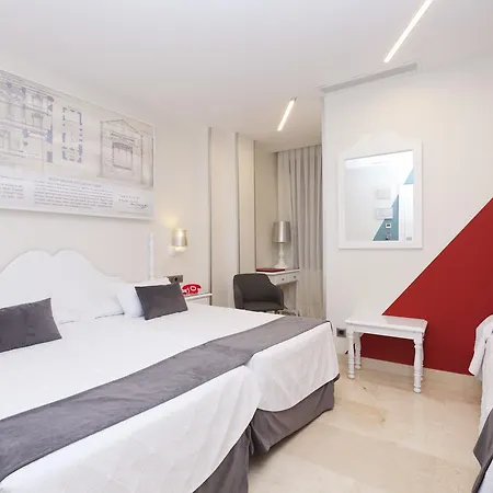 Carlos V Hotel 3*